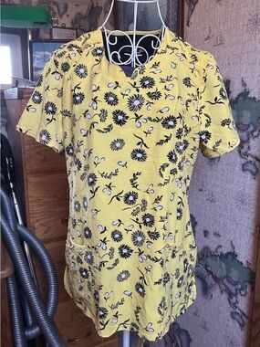 Cherokee Infinity Yellow Daisies Scrub Top